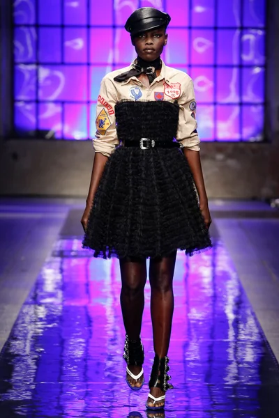 Look 24